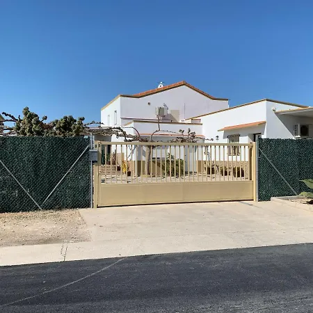Casa rural Casa Enric , Con Zona Infantil, Piscina Y Parking Privado