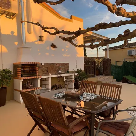 Casa Enric , Con Zona Infantil, Piscina Y Parking Privado Deltebre